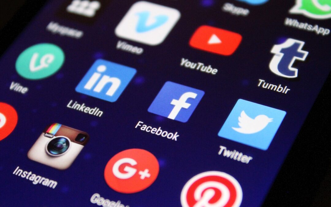 Publier des avis sur les réseaux sociaux : bonne ou mauvaise idée ?